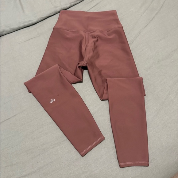 ALO Yoga Airlift Workout Leggings 3/4 Length Mauve Woodrose (small) - Picture 10 of 10